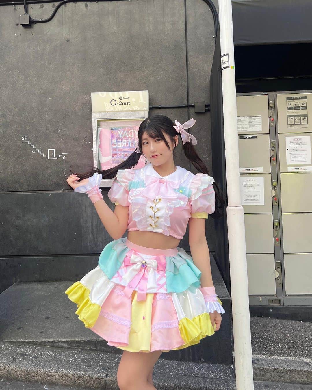 ちとせよしののインスタグラム：「"あまいものつめあわせ"🍬🍭 プレデビューライブありがとうございました〜！！♡ なんと分かっているだけで約130名以上の方にあまつめ指名で来て頂きました😭💕 チェキ券も全員完売㊗️  みなさんのおかげで素敵な第1歩になりました！(；＿；)♡  毎回こうでは無いということも頭に入れつつ、もっと色んな方に見たいと思ってもらえるアイドルになれるように頑張ります💪🏻  今日は本当に本当にありがとうございました！ みんなの感想見るの楽しみだ🥳  #あまいものつめあわせ #あまつめ #アイドル  チェキ券買えなかった〜てメッセージもたくさんでそれがほんとに心残りです🥹ごめんね🥹 みんなとお話したかったよ〜(；＿；) また撮ろうね😭💕🙏🏻」