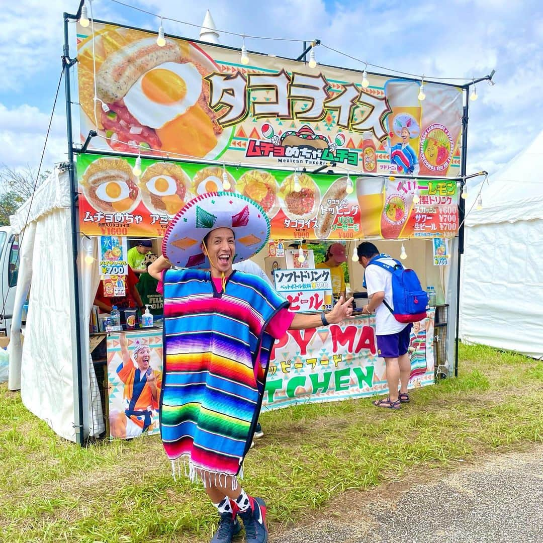 ツネ さんのインスタグラム写真 - (ツネ Instagram)「昨日、今日と 群馬県山人音楽祭2023 「ムチョめちゃムーチョ」 で出店中です！  "ムチョめちゃムーチョ"の タコライスは、子どもでも食べられる様なレシピで作っています！  メキシコ×おきなわの 美味しいタコライスを是非🌈  #ツネリーニョ  #ムチョめちゃムーチョ #山人音楽祭」9月24日 17時26分 - happyman0812