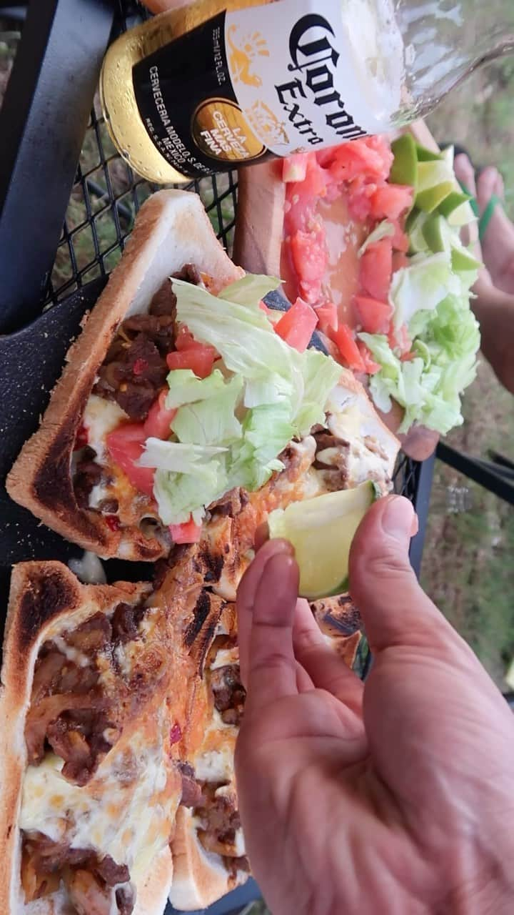 森公平のインスタグラム：「パンタコス【キャンプ飯】  #camping #camp #cooking #outdoors #tacos #okinawa #japan #タコス #キャンプ飯レシピ」