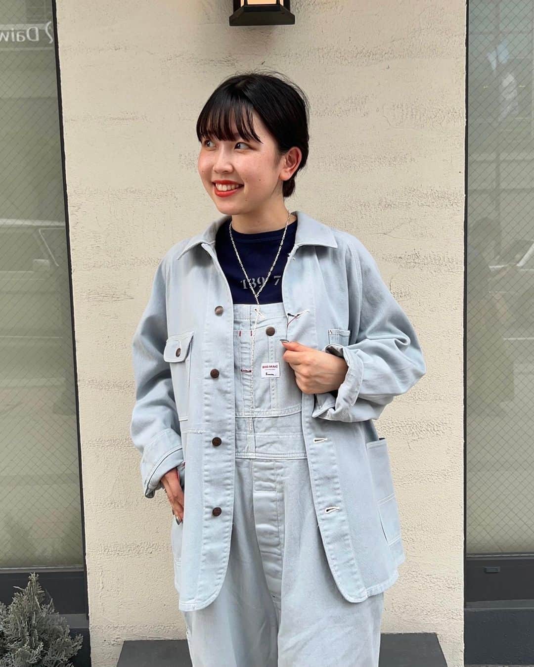 のインスタグラム：「. 🍊BEAMS BOY🍊  1️⃣【BEAMS BOY / BIGMAC × BEAMS BOY / 別注 オーバーダイ カバーオール】  item no:13-18-0143 price:¥19,580-（tax in）  2️⃣【BEAMS BOY / BIGMAC × BEAMS BOY / 別注 オーバーダイ オーバーオール 23FW】  item no:13-17-0040 price:¥16,280- （tax in）  ───────────────── 🔎商品の問い合わせ🔍は、 電話 or DM でも承っております。 ⚠️営業時間中での返答となりますので、 お時間がかかる可能性がございます。 予めご了承下さいませ。  オンラインショップの商品ページより、 《ネット取り置き・取り寄せ》が可能です！ お気軽にお申し込み下さいませ🌵🌵🌵  @beams_kobe   ☎️078-335-2720 #beams#bprbeams#beamsplus#beamsboy#raybeams#kodomo#beamst#instafashion#instagood#outfit#outfitoftheday#fashion#ootd#beamskobe#kobe#japan #レイビームス#ビームスボーイ」