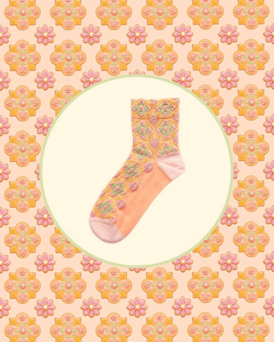 KUNIKAのインスタグラム：「【Tabio × KUNIKA Collaboration Socks】 🩰ラメフラワーフロートソックス・ピンク🩰  イタリアやポルトガル、モロッコを旅して魅了されたタイルデザイン。 丘の上のWildflower(お花畑じゃないところがポイント🌷)に囲まれた静かなカフェの中にいる気分で、デザインを考えました。  陽だまりのコーラルピンクカラーです❁  ♦︎発売日 2023/9/25(月)  ♦︎販売店舗 🇯🇵Tabio公式オンラインストア 🇯🇵Tabio店舗 🇬🇧Tabio NEAL STREET 🇬🇧Tabio UK online Store  https://tabio.com/jp/kunika_tabio/  #tabio #タビオ #KUNIKA #kunikawithtabio #socks」