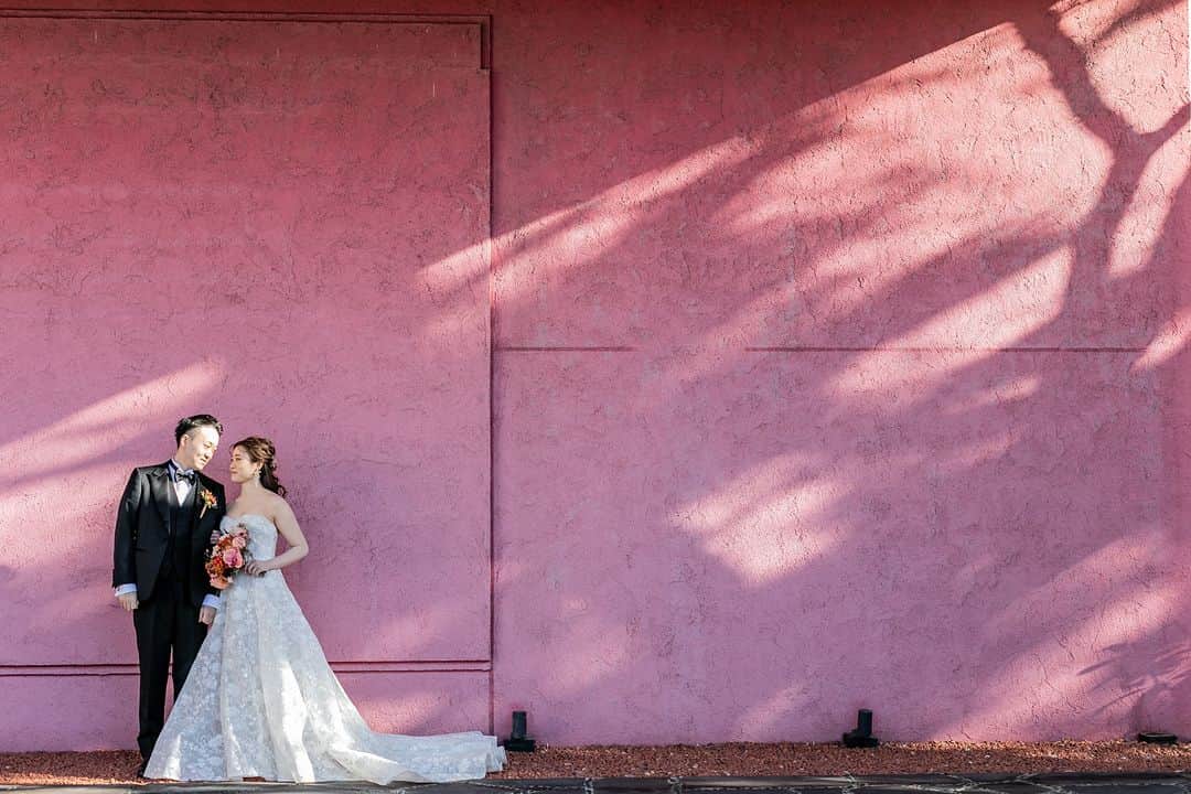ラヴィ•ファクトリーさんのインスタグラム写真 - (ラヴィ•ファクトリーInstagram)「. 【写真で叶える結婚式】 . ピンクの壁紙が 白のドレスとブラックのタキシードを 一層美しく魅せてくれるロケーション💞  和装からお色直しでは 洋装をお召になられた センスフルな花嫁コーディネートでした✨ . —————— ラヴィファクトリー:@fukuoka_laviephotography Photographer: @saori_laviephotography AREA:JAPAN,FUKUOKA —————— @laviefactoryをフォローして #laviefactory #ラヴィファクトリー のハッシュタグをつけて お写真を投稿してみてくださいね✳︎ . こちらの公式IG（@laviefactory） で取り上げさせていただきます✨ . 思わず笑顔になれるハートのある 「家族写真」はラヴィクルール* >>>@laviecouleur_official . #wedding #weddingphotography #photo #ハートのある写真 #instawedding #結婚写真 #ウェディング #ウェディングフォト #撮影指示書 #ロケーションフォト #前撮り #写真好きな人と繋がりたい #フォトウェディング #卒花 #後撮り #ウェディングニュース #前撮り小物 #前撮りフォト #前撮りアイテム #ウェディング撮影 #撮影構図 #前撮りアイディア #撮影指示書 #花嫁コーディネート #花嫁コーデ #洋装ロケフォト #挙式当日 #当日レポ」9月24日 17時34分 - laviefactory