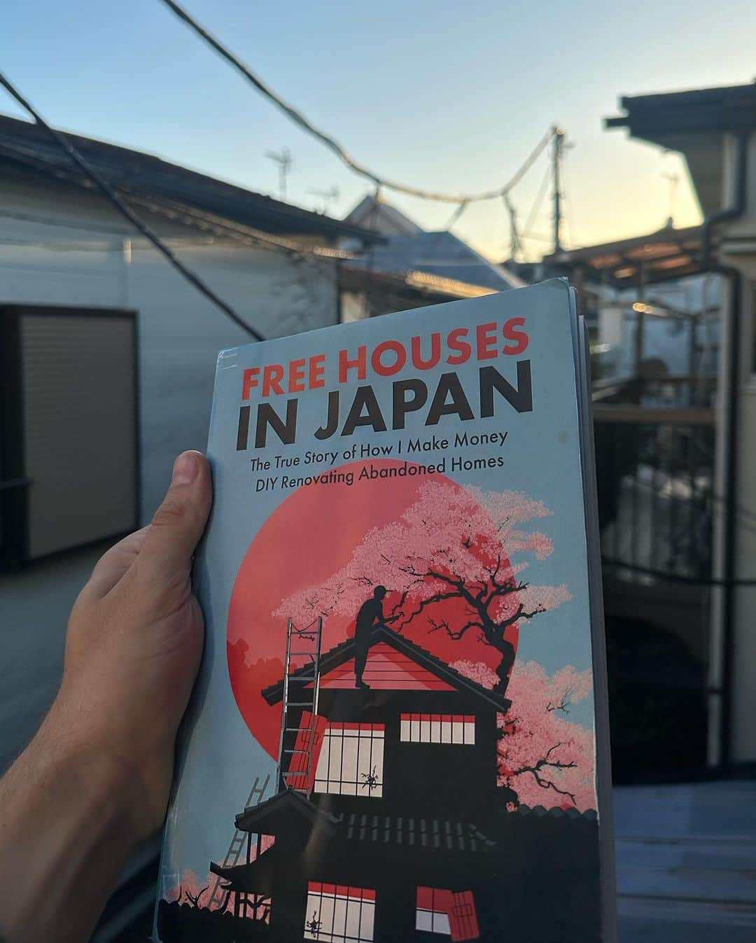 Anton Wormannさんのインスタグラム写真 - (Anton WormannInstagram)「🏡 Exciting News! 🏡  My book "Free Houses in Japan" is now available for PRE-ORDERS on Amazon! 📚✨ 🥇 Honored to be the #1 New Release in the entire category of Buying & Selling Homes! 🌟  Pre-orders are open for the e-book, and the paperback will officially launch on November 7th. 📆📖 Don't miss out! - Get your copy Now! 💡link in bio 📲💫 #FreeHousesInJapan #Japan #Renovation #Tokyo #Akiya #RealEstate #AntoninJapan #lifeinjapan」9月24日 17時55分 - antonwormann