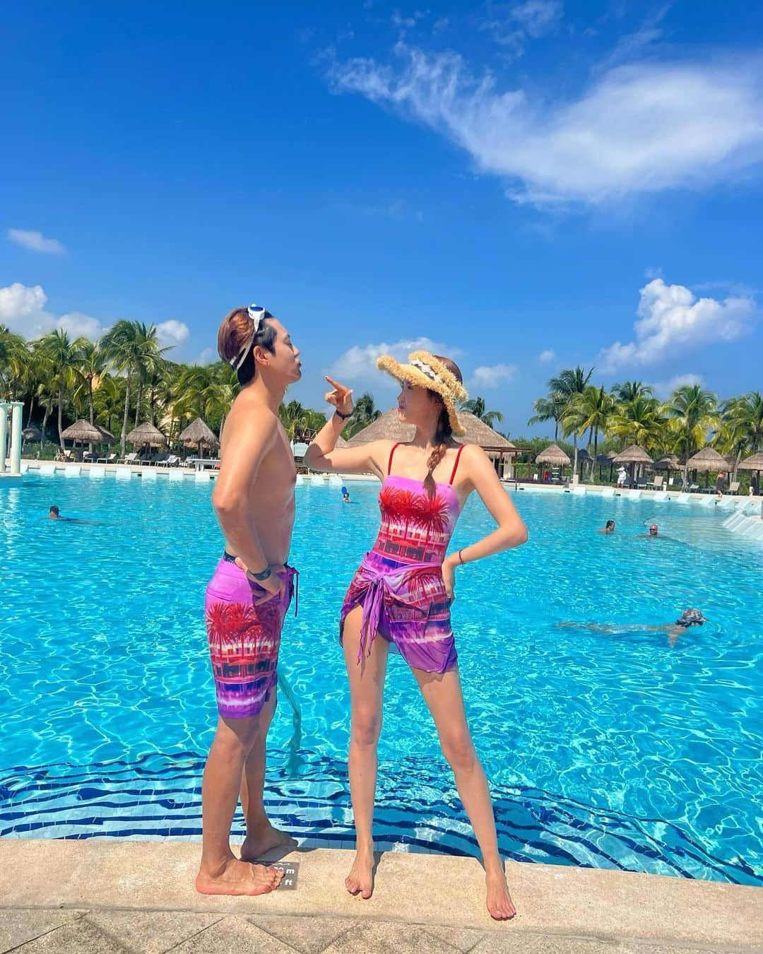 イ・ダヘのインスタグラム：「물만 보면 풍덩 커플,, 아니고 부..부 허허허😅 #heaven #in #cancun」