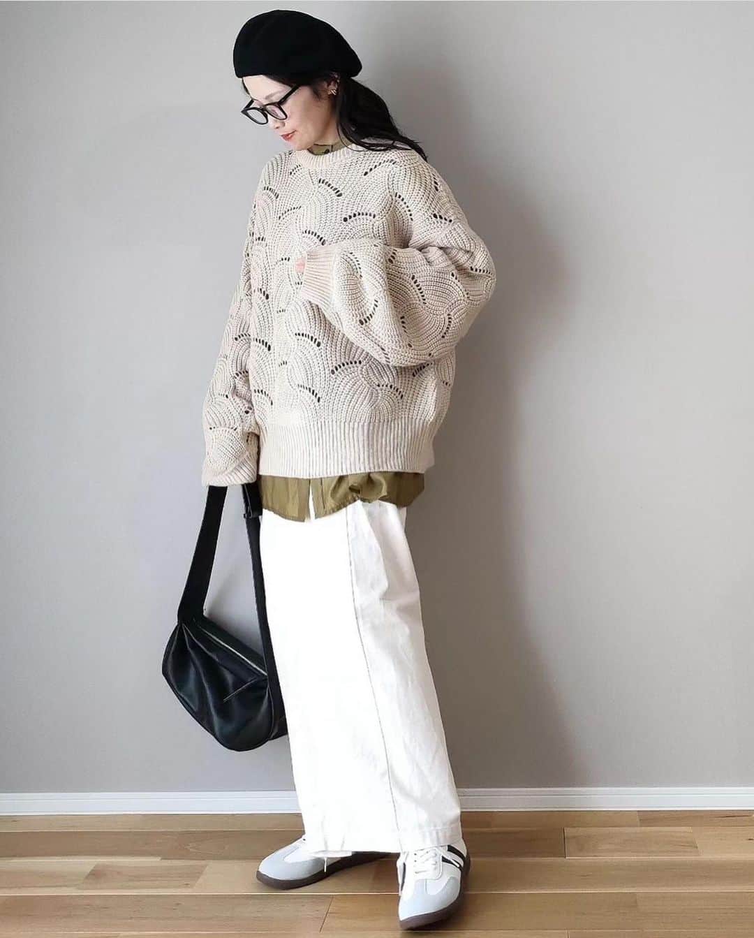 moca さんのインスタグラム写真 - (moca Instagram)「recommend item  No. 30001359 リーフモチーフボリュームニット  袖を通すだけでこなれた雰囲気に仕上がるリーフモチーフボリュームニット  たっぷりボリュームの袖口に透かし編みの抜け感のバランスが魅力の1枚。  身幅や袖はゆるっとしたサイズ感にしているので女性らしい印象に。  袖口のボリュームが華奢な肩周りを演出します◎  もちもちと柔らかく、肉厚な生地感です。  つるっとしたサテン素材、さらっとした合繊素材、デニムなど、 シンプルな異素材のボトムと合わせるのが好相性です◎  price：5,940yen（tax in) color : アイボリー / カーキ / ブラック model :フリーサイズ  #selectmoca #セレクトモカ」9月24日 18時00分 - selectmoca