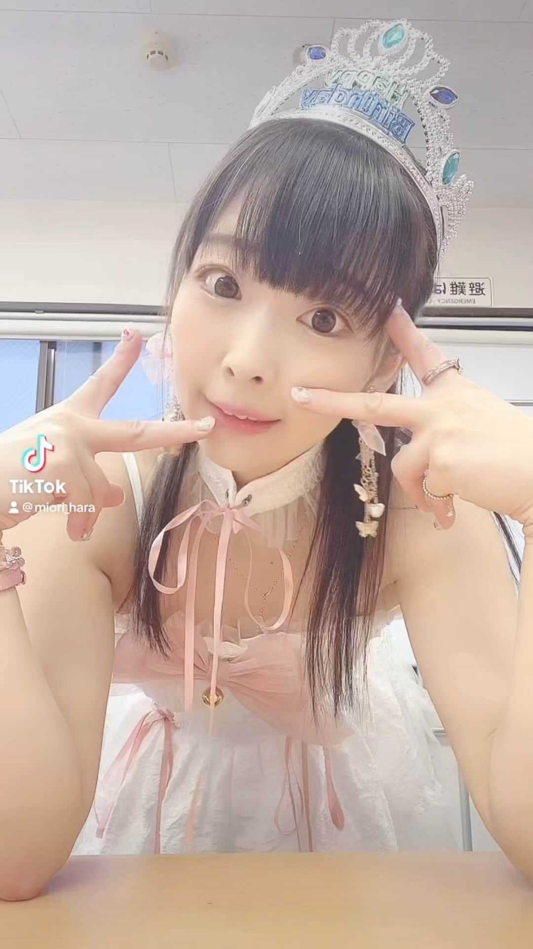 原美織のインスタグラム：「お誕生日だし白とピンクのワンピにしたよ☺️🩷」