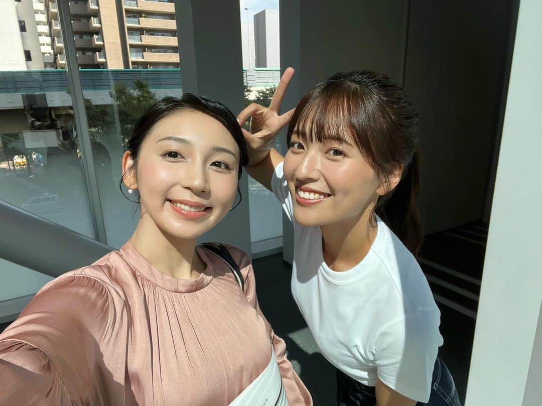 野嶋紗己子のインスタグラム：「急に夜遅く家来て30分だけ薄い話でゲラゲラ笑ったり、急に週末一緒に銭湯に行って温泉の中でちょっと濃い話して涙したり、いい後輩。🤭🫶🌸 #tb」
