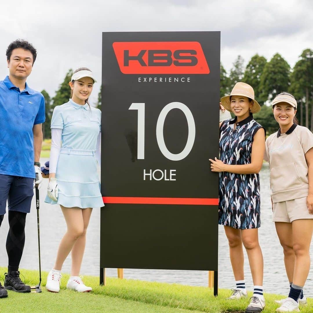 サブさんのインスタグラム写真 - (サブInstagram)「先日東京クラシックで行われた @kbs_japan  APPAREL LAUNCHイベント⛳️✨  100名を超える参加者と、練習場でKBSのシャフトを試打出来るという…なんとも豪華なイベント😳‼️  朝からドライバーチョロって、１日どうなることやらと思っていたけど…素敵な同伴者の方々と18H楽しくまわりきることができ…  まさかの⁉️ 優勝してしまいました😆🏆㊗️😳‼️‼️‼️  コンペで70台出せたのって人生初😆‼️最近リシャフトの大切さにも気がついていたので、優勝賞品のリシャフト券が嬉しくて嬉しくて🥰お店に行くのが楽しみです🎵  そして、ラウンド後のパーティーではアパレルの発表があると言う事で楽しみにしていたんだけど、シャフト同様スタイリッシュでかっこいいものばかりでした🔥  いつかKBSのかっこいいウェアを着てかっこいいゴルフをできる女になりたいな⛳️🔥  @pressmeg めぐさん♡ 素晴らしいコンペのお誘いありがとうございました🙏✨  @yoppa408  素敵な写真沢山ありがとうございます📷✨  #ゴルフ #ゴルフコンペ #ゴルフコンペ優勝 #優勝 #KBS #KBSシャフト #KBSアパレル #東京クラシック #ゴルフアパレル #シャフト #ゴルフ女子 #ゴルフ女子コーデ  #ゴルフアパレル #ゴルフウェア  #ゴルフコーデ  #ゴルフバカ #golf #golflife  #enjoygolf #golfstagram  #golfcourse  #東京クラシック」9月24日 18時10分 - sabu_golf