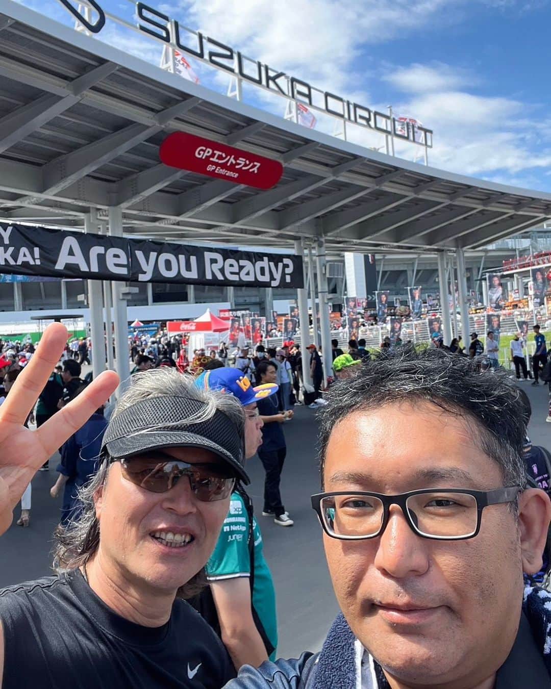 井上ヨシマサのインスタグラム：「僕達の夏は終わった 秋だけど笑笑 #f1  #suzukacircuit」