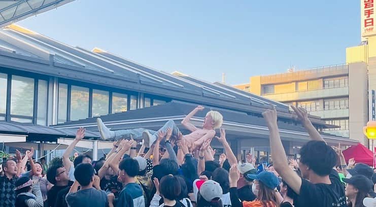岡本伸明さんのインスタグラム写真 - (岡本伸明Instagram)「いしがきMUSIC ROCK FESTIVAL 最高すぎ！！！  盛り上がりすぎ！！！好き！！！  来年はバンドで戻ってくるからかまん🔥  #thetelephones #DJ石毛＆ノブ #いしがきミュージックフェスティバル」9月24日 18時16分 - nobu_okamoto2