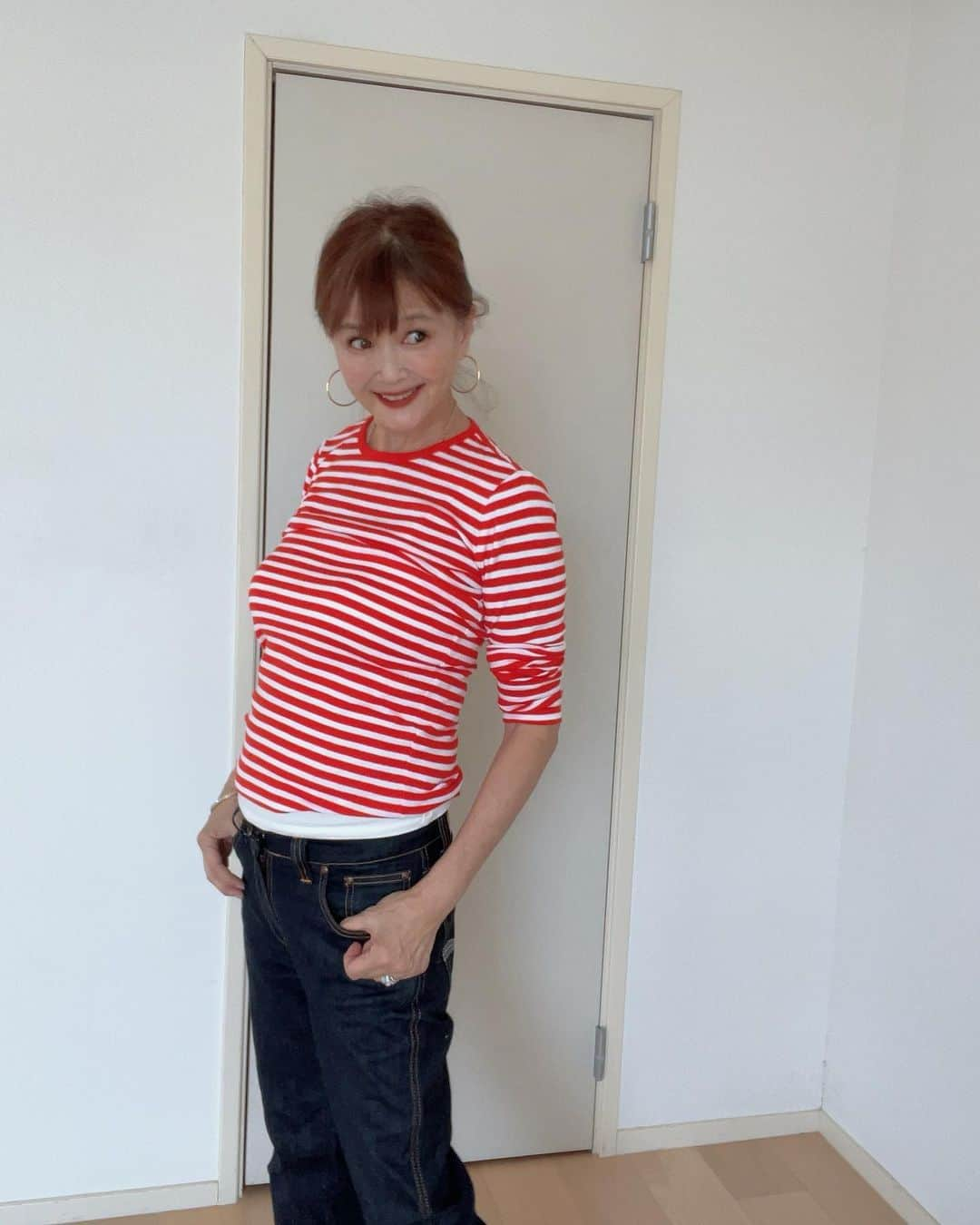 高見恭子のインスタグラム：「明日も笑顔に似た服を着よう。  #stripe #stripetee  #lovestripe #stripetshirt  #fashion#fashionphoto  #fashionstyle  #lovefashion #lifeisbeautiful  #smile #lovelife」