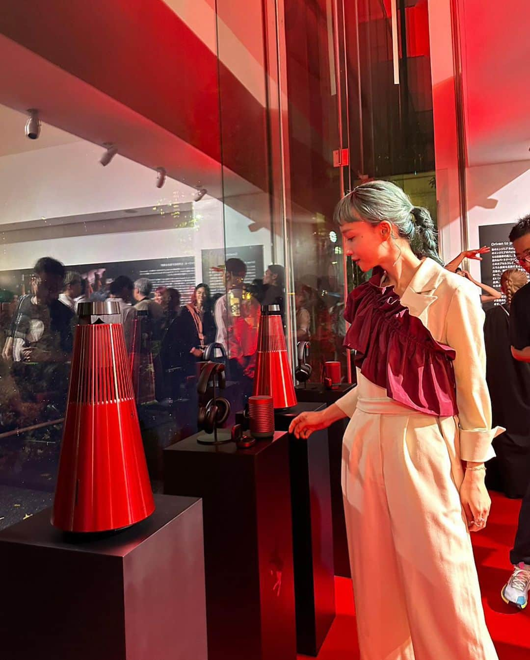 タカハシマイさんのインスタグラム写真 - (タカハシマイInstagram)「Bang & Olufsen × Ferrari Capsule Collection Launch Party🍸 久しぶりに赤を纏って凛とした気分🌹 洗練されたアイテムたちに心が踊りました🩰💫💫  @bangolufsen_japan @bangolufsen @scuderiaferrari  Frill Collar @sahara_japon  Jumpsuit @ellacantaria   #BangOlufsenForFerrari #BangOlufsenJapan #pr」9月24日 18時23分 - iamihsahakatiam