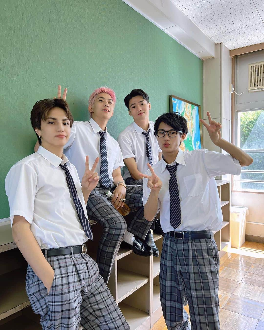 小林希大さんのインスタグラム写真 - (小林希大Instagram)「【 お知らせ 】  この度、SSL学園に入学しました！👩🏻‍🎓💐  この学校は大人になった今青春を取り戻すため制服に戻りもう一度学校生活を送りありとあらゆることをやり直す言わばセカンドスクールライフ🕊✨✨  恋あり友情ありの学園生活ぜひご覧いただければと思います❕  放送は 日テレ10月1日(日)14:00〜15:00放送です！TVer配信もありますのでぜひ皆さん見てみてください！👀✨   https://tver.jp/episodes/epeybfkdvd  #SSL #セカンドスクールライフ」9月24日 18時25分 - kidai_kobayashi