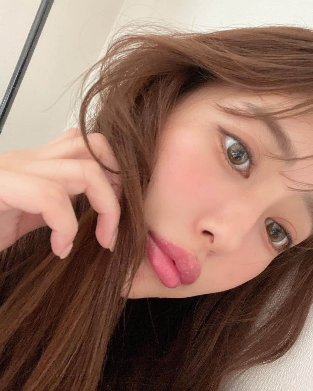 佐野友妃子さんのインスタグラム写真 - (佐野友妃子Instagram)「カラコンを変えてみた🐈‍⬛ どうですかぁぁ？🤍 @bambi_angelcolor  レモンヘーゼル🍋です♡  定期的にしてるお肌ケアは ポテンツァ,ケアシス,美白注射🍋💞 この組み合わせが好きだから毎月必ず欠かせない🤍‎ ̖́ @dr_akiyoshi_yamamoto  カンナム美容外科新宿院です🌱  そして人中ボト初めてやったんだけどめちゃくちゃ満足度高い🥹🥹 みんなこれはオススメです⸜❤︎⸝‍」9月24日 18時27分 - yukikosano1111