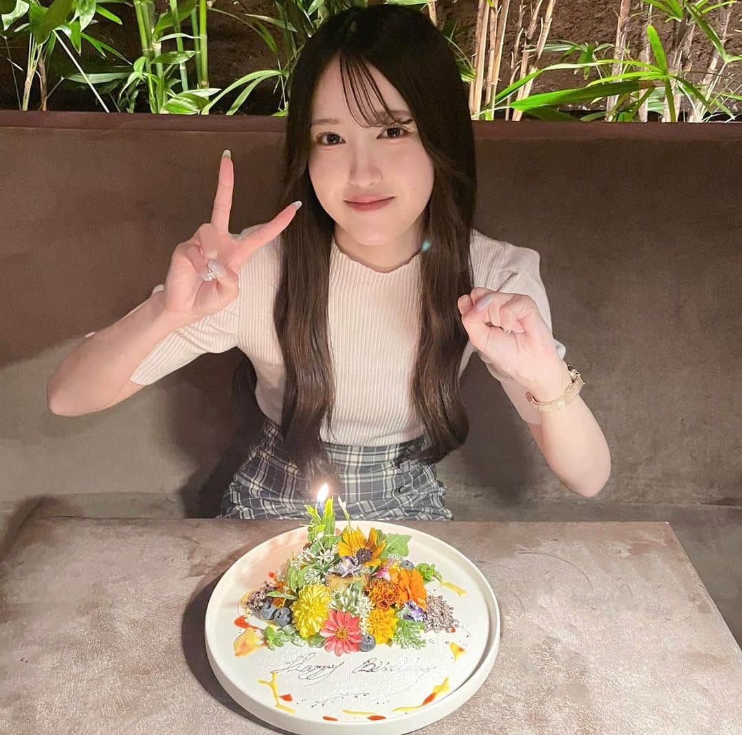 稲川美紅さんのインスタグラム写真 - (稲川美紅Instagram)「⁡ ⁡ ⁡ 2023年9月22日  ⁡ 20歳になりました💐⟡.· ⁡ ⁡ 素敵な大人になれるよう、頑張ります︎︎☺︎ ⁡  #20歳  ⁡」9月24日 18時30分 - miku_inagawa