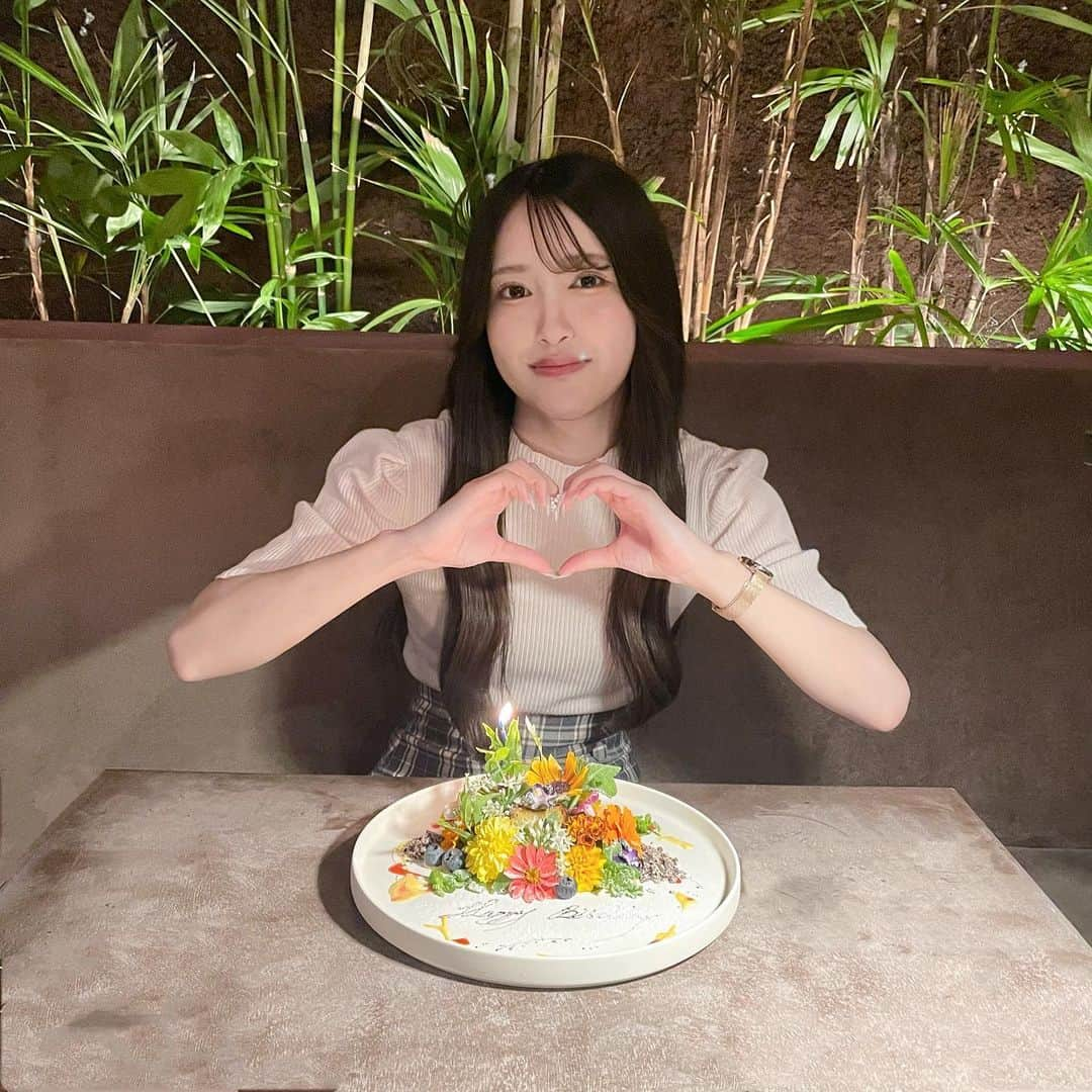 稲川美紅のインスタグラム：「⁡ ⁡ ⁡ 2023年9月22日  ⁡ 20歳になりました💐⟡.· ⁡ ⁡ 素敵な大人になれるよう、頑張ります︎︎☺︎ ⁡  #20歳  ⁡」