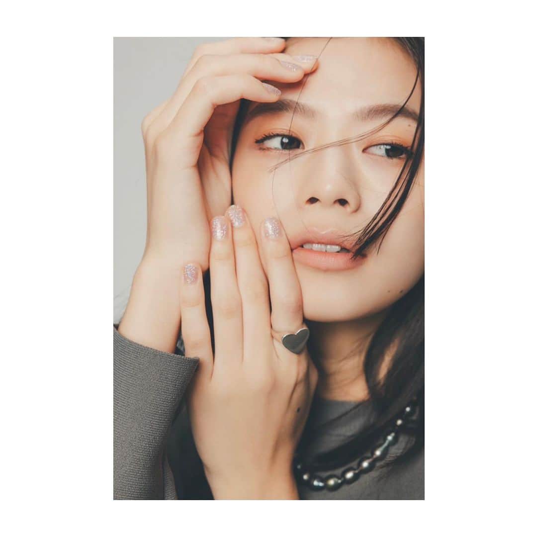 のインスタグラム：「・ ⁡ my work☺︎ ⁡ Oggi 10月号 @oggi_mag  @ayaaa0707  連載📚  育未さん @ikumimatsuki ヘアメイクしてます♡ ⁡ ペプラムニットスカートのお話♡ ⁡ ぜひ〜 チェックしてみてね〜😉😉 ⁡ #hairmake#make#hair#きべヘアー#きべメイク🍡」