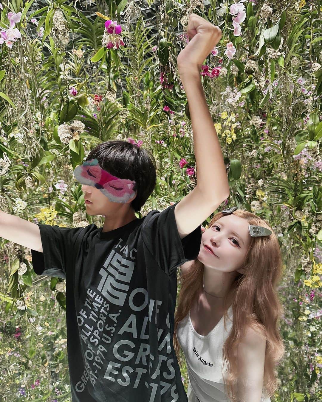 益若つばささんのインスタグラム写真 - (益若つばさInstagram)「息子と友達と　@teamlab.planets  へ💫   息子にょきにょき成長中、、！！  お洋服のイメージはIWGPのキングです。🤍🤟🏻  ・tops… @palmangels  ・denim… @xu_tokyo  ・barrette… @miumiu  ・belt… @balenciaga   コンタクトは　@bambi_angelcolor から新しくでるスワングレーです！🩶 もう少しで発売や、、！  生誕祭抽選受付10/1まで🫶🏻 10/14 東京 10/21 大阪　行きます！！  #teamlabo #teamlaboplanets #tokyo #myson」9月24日 18時31分 - tsubasamasuwaka1013