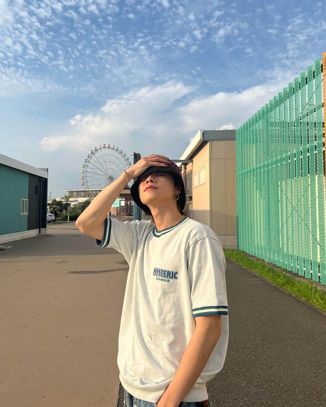 やまとのインスタグラム：「🎲🫦  Hat: @hystericglamour_tokyo  T-shirt: @hystericglamour_tokyo  Jeans: @thug_club  Sneaker: @nike × @uniontokyo」