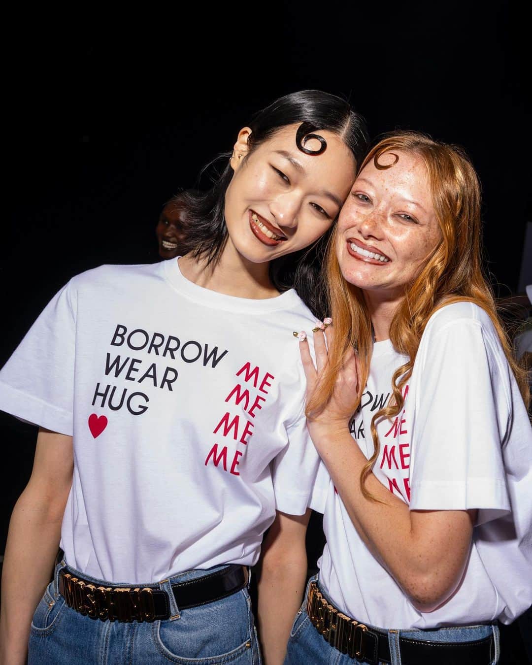 Moschinoのインスタグラム：「Moschino partners with the Elton John AIDS Foundation for a charitable limited-edition 40th anniversary T-shirt, in honor of house founder Franco Moschino and his work towards HIV/AIDS awareness. Available online at moschino.com and in-store at our flagship on Via Della Spiga in Milan, from September 21st at 6pm CET.   For every t-shirt sold, $193 will be donated to @ejaf, from September 21st - December 31st, 2023, with a minimum donation of $100,000.   #Moschino40Years #MoschinoSS24 #MFW」