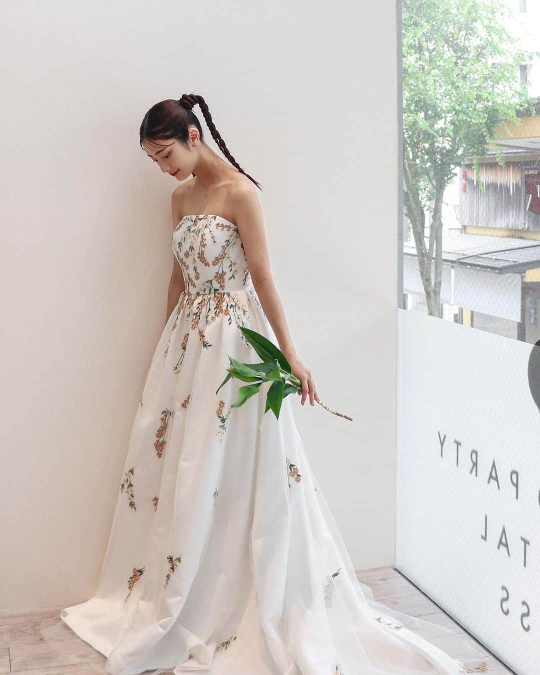 大西陽羽のインスタグラム：「weddingdress👗𓈒𓂂𓏸」
