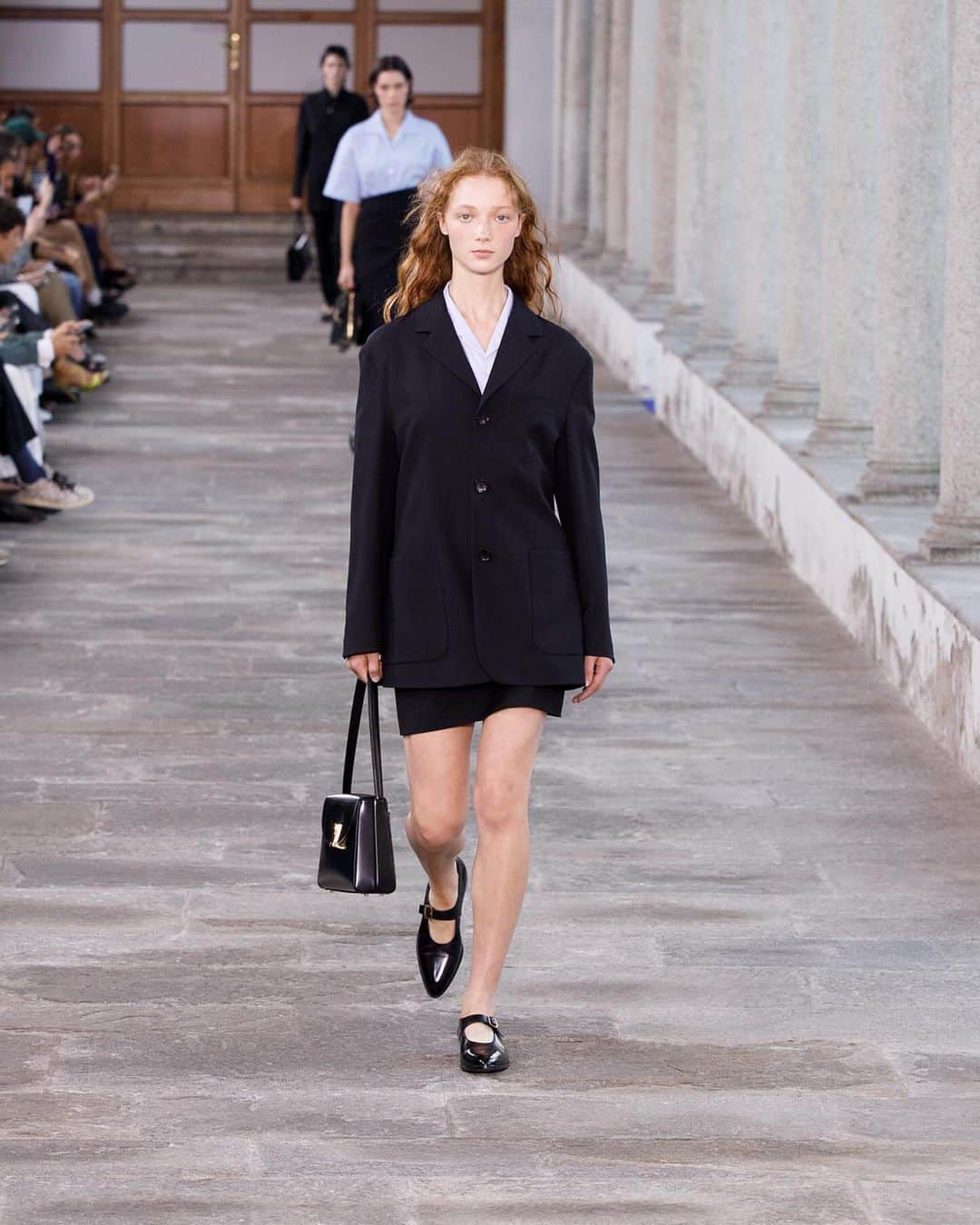バリーのインスタグラム：「SKETCH OF SUMMER  Milan, Italy.   Design Director: Simone Bellotti  Production: Villa Eugenie  Stylist: Charlotte Collet  Casting: Ben Grimes Make-up: Lucia Pica  Hair: Anthony Turner   @villaeugenie, @charlottecolletcollet, @ben_grimes_casting, @luciapicaofficial, @anthonyturnerhair   #Bally #BallySS24 #MFW」