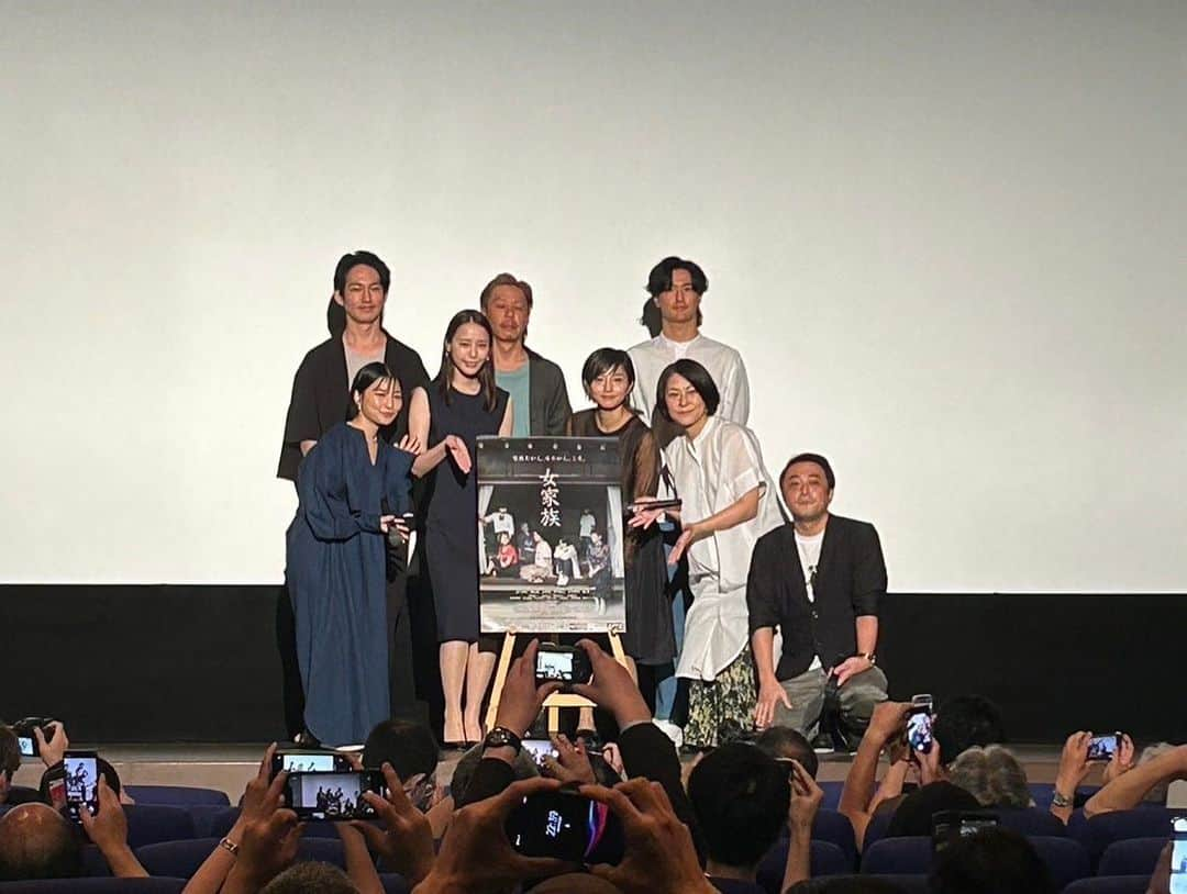 綱島恵里香さんのインスタグラム写真 - (綱島恵里香Instagram)「映画『女家族』公開されました！！ ご覧になりにお越しくださった皆様ありがとうございました！ 10/6までの上映となります！ ご来場心よりお待ちしております。  👗dress  Louis Vuitton 👠shoes  Miu Miu  #映画#池袋シネマロサ#movie #ルイヴィトン #luivitton」9月24日 18時41分 - tsunashima.erika