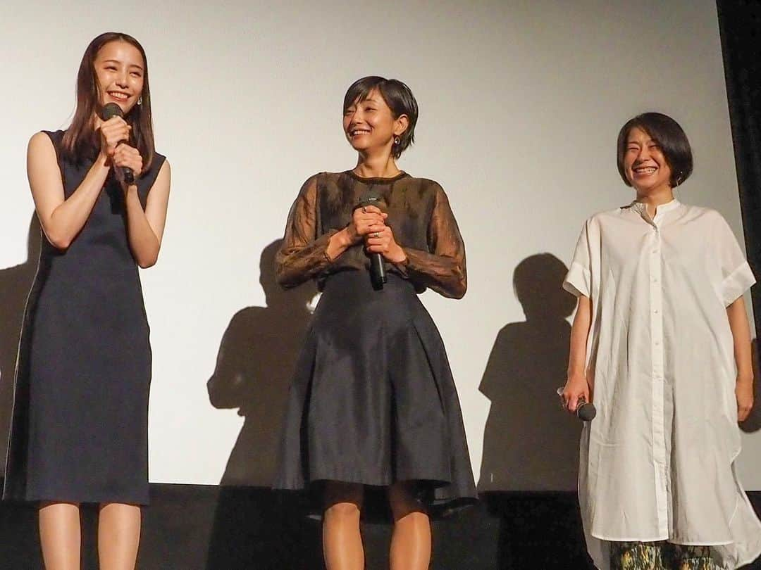 綱島恵里香さんのインスタグラム写真 - (綱島恵里香Instagram)「映画『女家族』公開されました！！ ご覧になりにお越しくださった皆様ありがとうございました！ 10/6までの上映となります！ ご来場心よりお待ちしております。  👗dress  Louis Vuitton 👠shoes  Miu Miu  #映画#池袋シネマロサ#movie #ルイヴィトン #luivitton」9月24日 18時41分 - tsunashima.erika