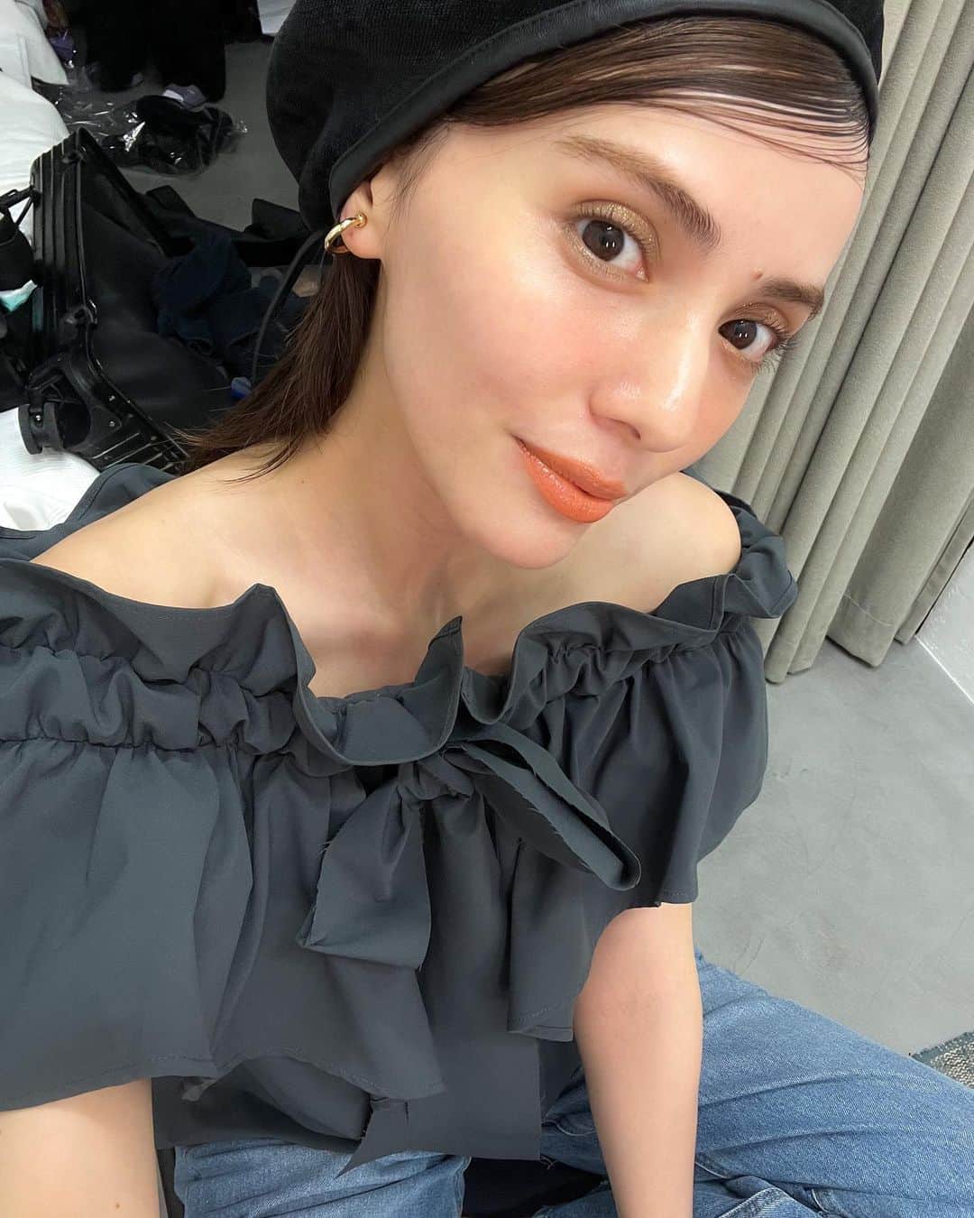 のインスタグラム：「ずぅっと下書きに入ってて載せるタイミング失ってた🤳🖤」
