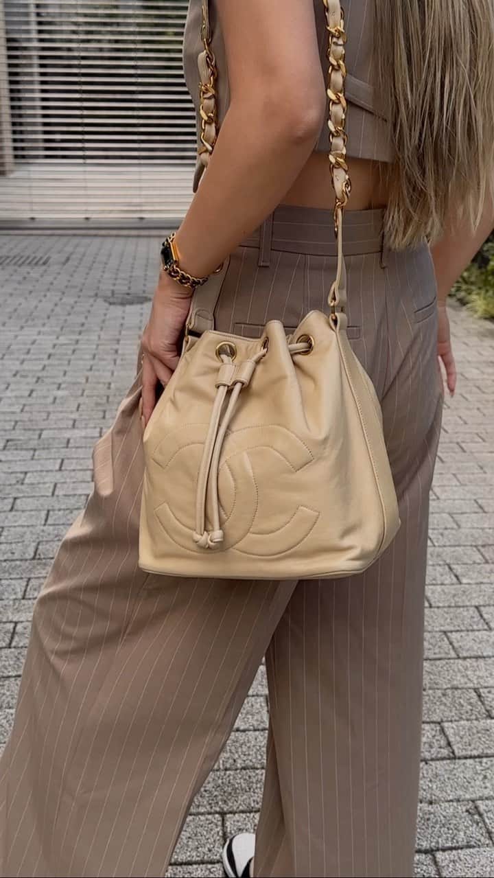 のインスタグラム：「Vintage Lambskin Drawstring Bag  Product code : 69637  #chanelvintage #chanelarchive #chanelbag #chanelshoulderbag #chanellover」