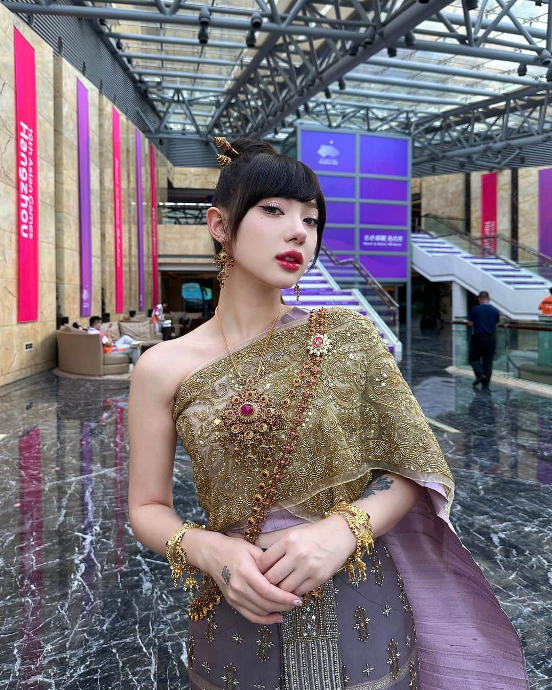 ヤンニーン・ワイゲルさんのインスタグラム写真 - (ヤンニーン・ワイゲルInstagram)「Sawasdee ka Asian Games 2023🙏🏻🇹🇭❤️ Thai traditional dress by @vanuscouture_official」9月24日 18時50分 - jannineweigel