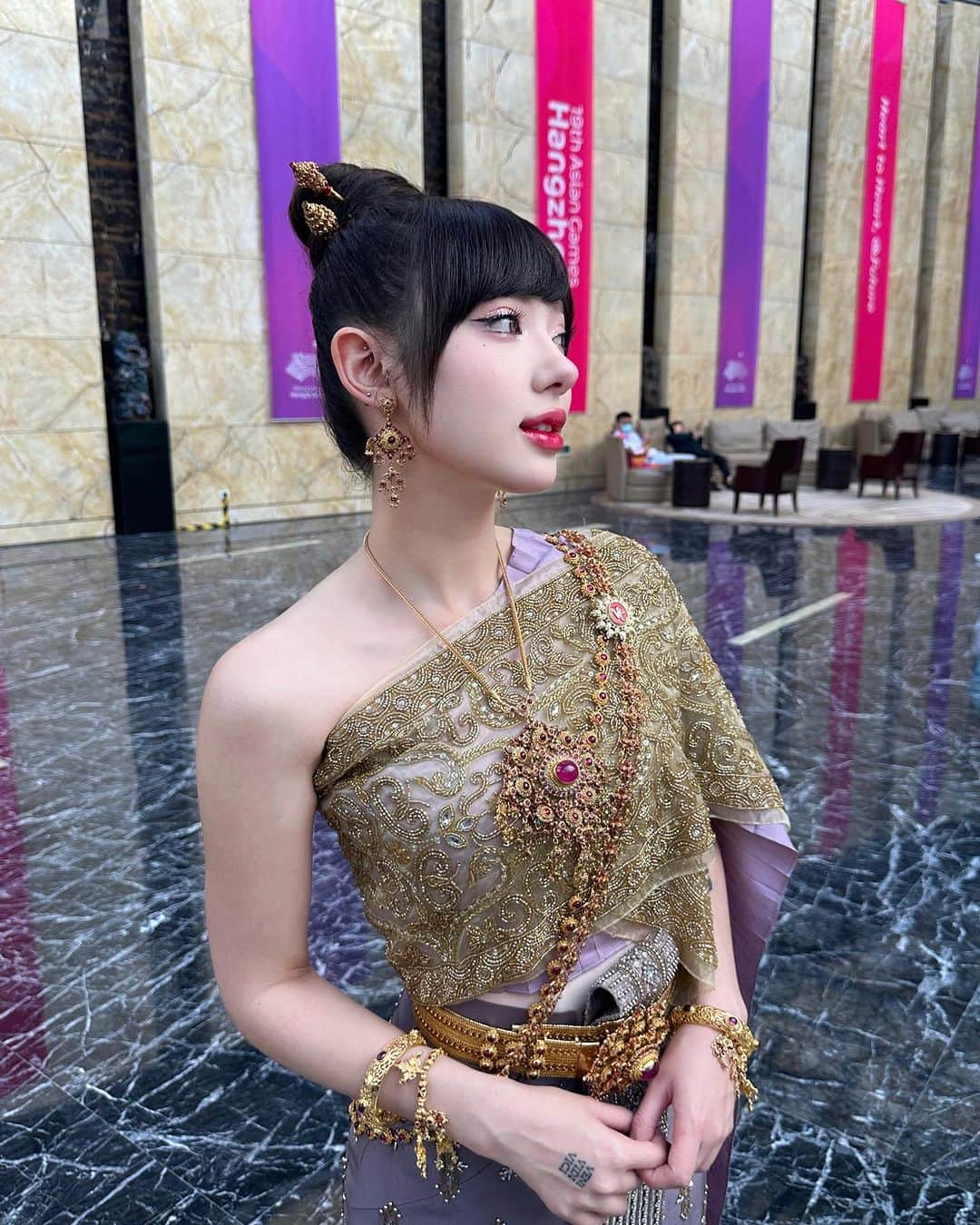 ヤンニーン・ワイゲルさんのインスタグラム写真 - (ヤンニーン・ワイゲルInstagram)「Sawasdee ka Asian Games 2023🙏🏻🇹🇭❤️ Thai traditional dress by @vanuscouture_official」9月24日 18時50分 - jannineweigel