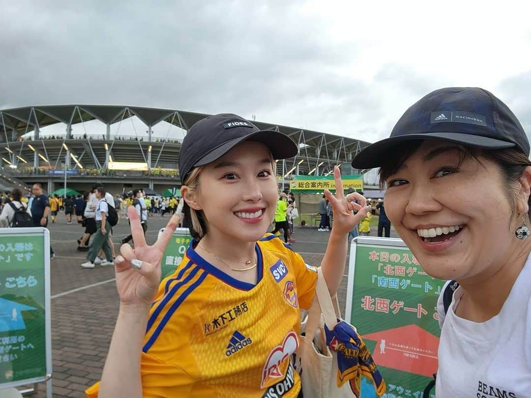 峰麻美さんのインスタグラム写真 - (峰麻美Instagram)「⚽️🍺🐕🦅💛  #soccer #football #futbol #jleague #j2 #jefunited #vegalta #beer #ilovebeer #beerstagram #居酒屋すたじあむ蘇我店 #ビールクズ #ビール好き女子」9月24日 18時51分 - asaaaaami.0702