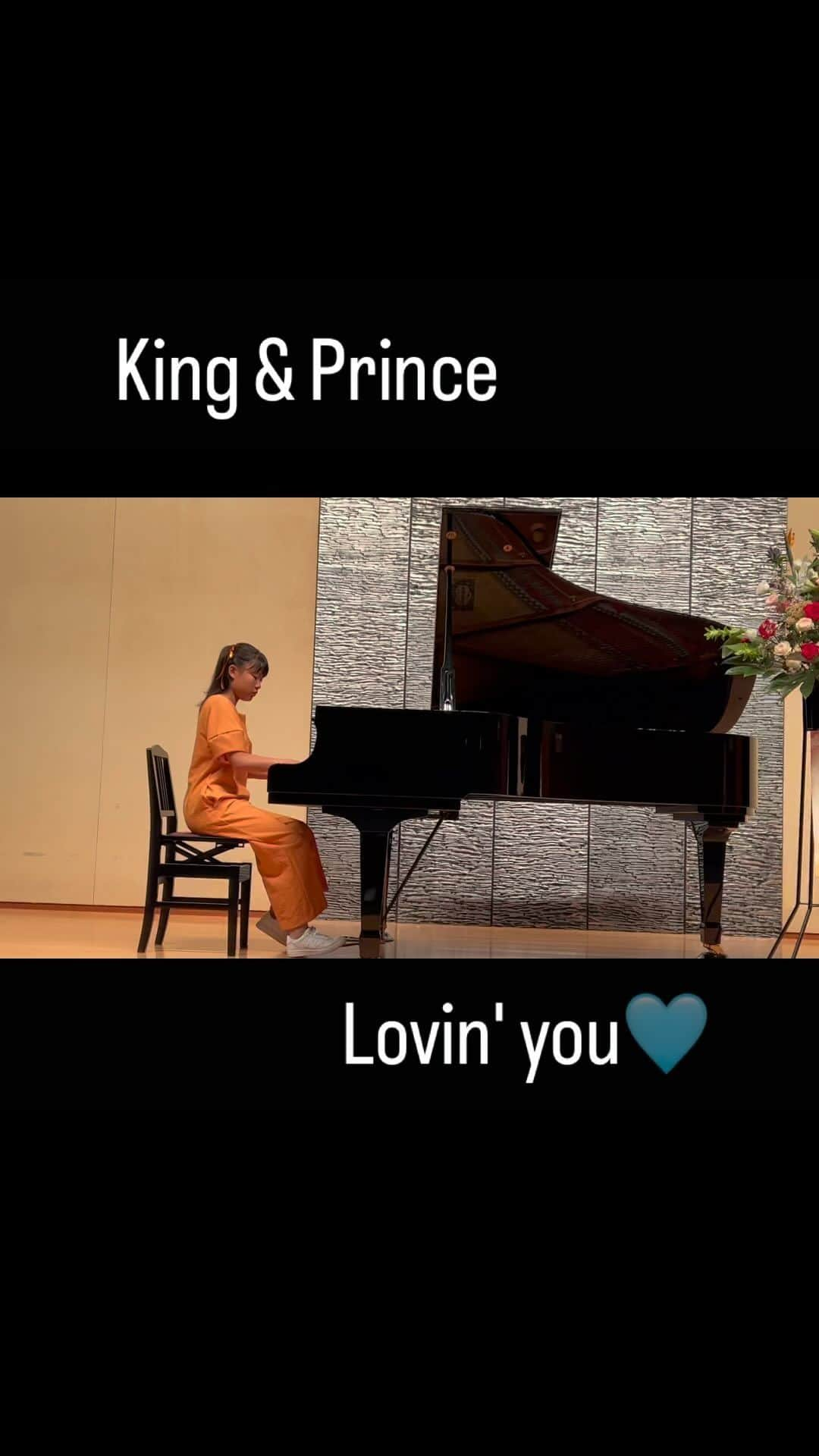 河島あみるのインスタグラム：「月花、10回目のピアノ発表会🎹 大好きなキンプリのLovin' youを演奏しました。 「ミスしてから戻るところが今までで1番よかった☝️」 とのことです。 このポジティブさよ👧  ちなみに神宮寺くん推しです🩵  #ピアノ発表会#ポジティブ娘 #キンプリ#🩵」