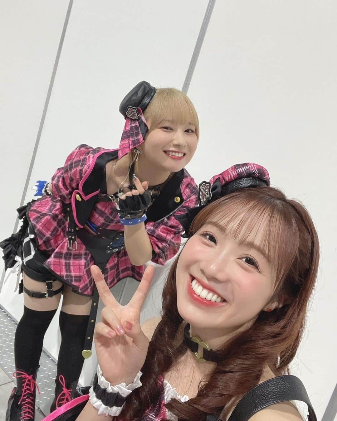 高橋花林のインスタグラム：「Shout out Live!!!  続き！  とみーちゃん！ 今回いっぱい話せた！と思う！ 嬉しい！仲良くなれた！  あんしんのことみん😚 なみだのくに、いっぱい褒めてくれた。やさしい。いつもちいさきいのちを見守ってくれている🐿️  ねこさんいっぱい写真撮ってくれた！！！青二の太陽や☀️  ひーちゃん まきのさん まつえりさん …♡」