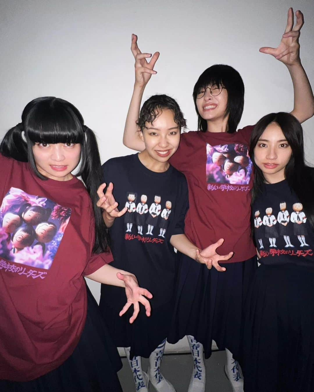 新しい学校のリーダーズさんのインスタグラム写真 - (新しい学校のリーダーズInstagram)「マ人間こけしTシャツ 🪭 NOW ON SALE ✨✨✨✨  https://bit.ly/3RdgC8S  #新しい学校のリーダーズ #新しい学校の購買部」9月24日 18時56分 - japan_leaders