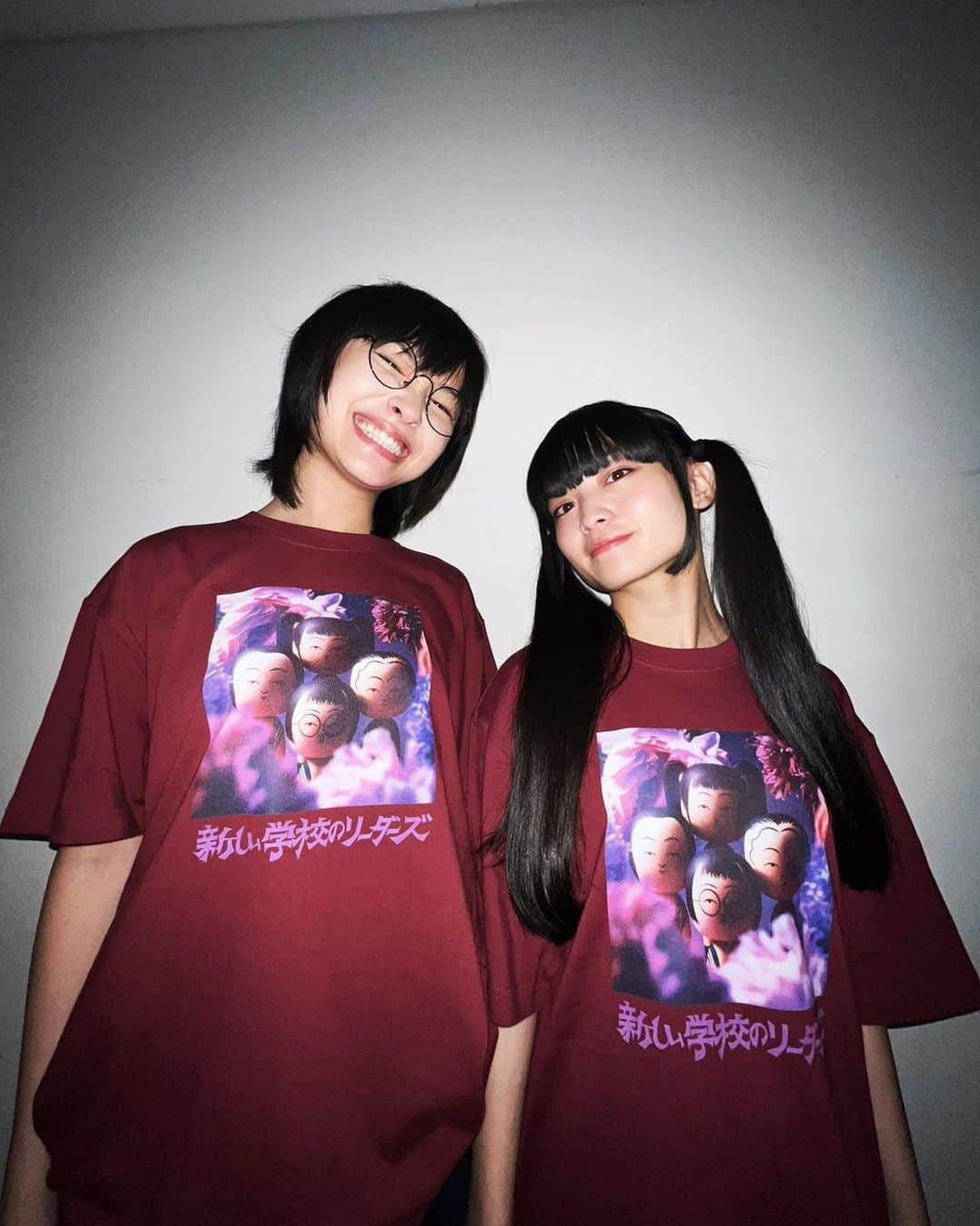 新しい学校のリーダーズさんのインスタグラム写真 - (新しい学校のリーダーズInstagram)「マ人間こけしTシャツ 🪭 NOW ON SALE ✨✨✨✨  https://bit.ly/3RdgC8S  #新しい学校のリーダーズ #新しい学校の購買部」9月24日 18時56分 - japan_leaders