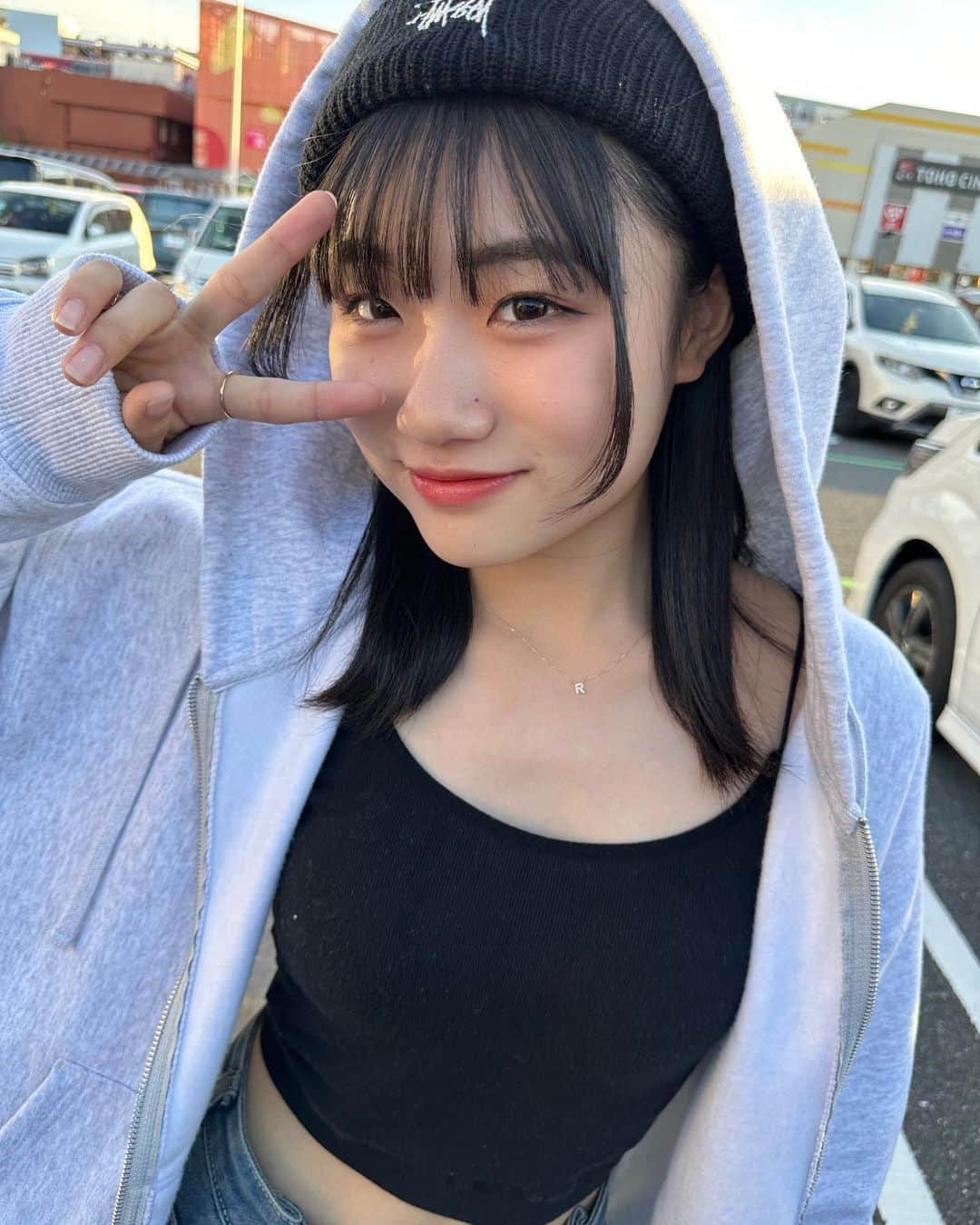 ろこのインスタグラム：「今日のろこ📸  今日は家族で撮影の買い出ししてきたよ^^  TikTokフォロワー30万人ありがとうございます🥹🥹本当にありがとう🥹これからももっともっと頑張ります！！」