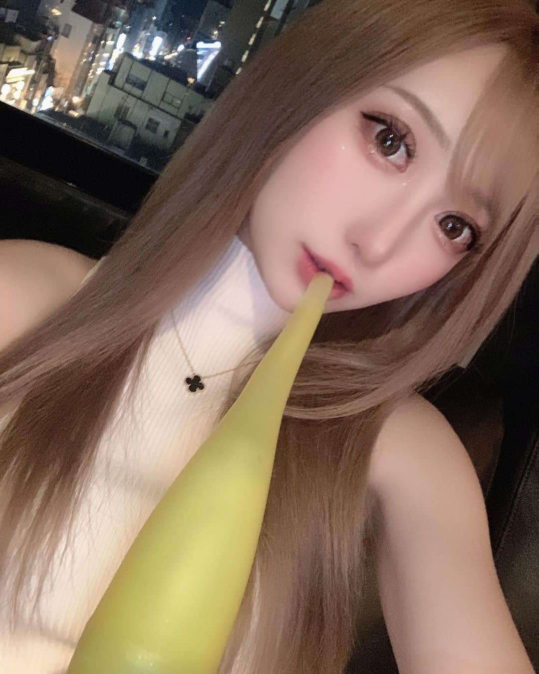 愛莉のインスタグラム：「最近シーシャにハマっています💭 顔面めっちゃダウンタイム😣😣  #大阪#なんば#北新地#歌舞伎町#キャバ嬢#キャバクラ#ホスト#水商売#金髪#ギャル#清楚#ロリ#整形#可愛い#キャバドレス#インスタ映え#スタイル抜群#ガリガリ#水着#自撮り#セルフィー#いいね返し#いいねした人で気になった人フォロー #フォロー返します #透明感#セクシー#可愛くなりたい#アイドル#インスタ映え#シーシャ」