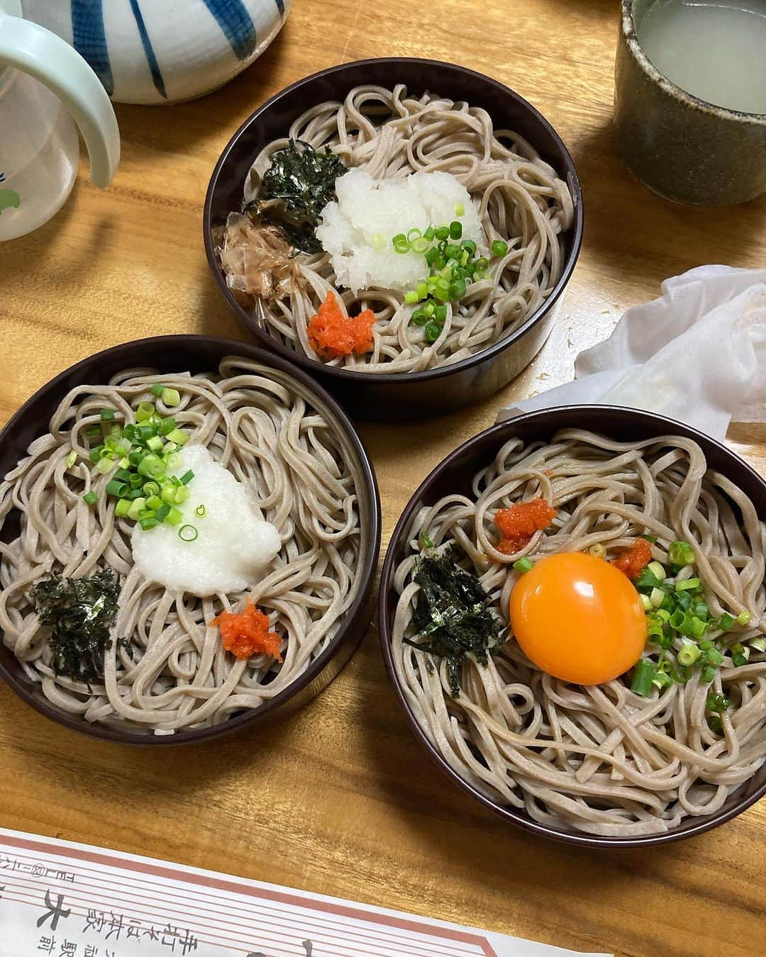 砂川陽香さんのインスタグラム写真 - (砂川陽香Instagram)「今回の#島根旅行 で食べた色々𓂃🤤  向こう着く前からこの#出雲巻 っていう #しめ縄ソフト が食べたくて食べたくて 念願叶って嬉しい🥺🫶🏻(( 1枚目 )) #抹茶 × #棒茶 という最高の#和スイーツ 💚 (@amaemon_official )  #鰻重 はせっかくだからとお義父母さんが 特上のを食べさせてくれたよ🥺 #お庭バーベキュー では#サザエのつぼ焼き を 毎日食べられて幸せでしかなかった､､､😭  島根といえばやはり#割子そば かな🥰 美味しくて何段でも食べれそうだから怖い🤣  最後の写真は(@izumofukunowa ) #おふく焼き は行くたびに食べてる気がする🤣  常にずっと美味しいだった🤤🤤  ㅤㅤㅤㅤㅤㅤㅤㅤㅤㅤㅤㅤㅤ ㅤㅤㅤㅤㅤㅤㅤㅤㅤㅤㅤㅤㅤ #出雲大社グルメ #出雲グルメ #出雲カフェ #出雲市 #出雲大社前 #甘右衛門#福乃和#出雲スイーツ#島根観光#島根グルメ #家族でお出かけ#子連れ旅行」9月24日 19時12分 - hirokattsunnnn