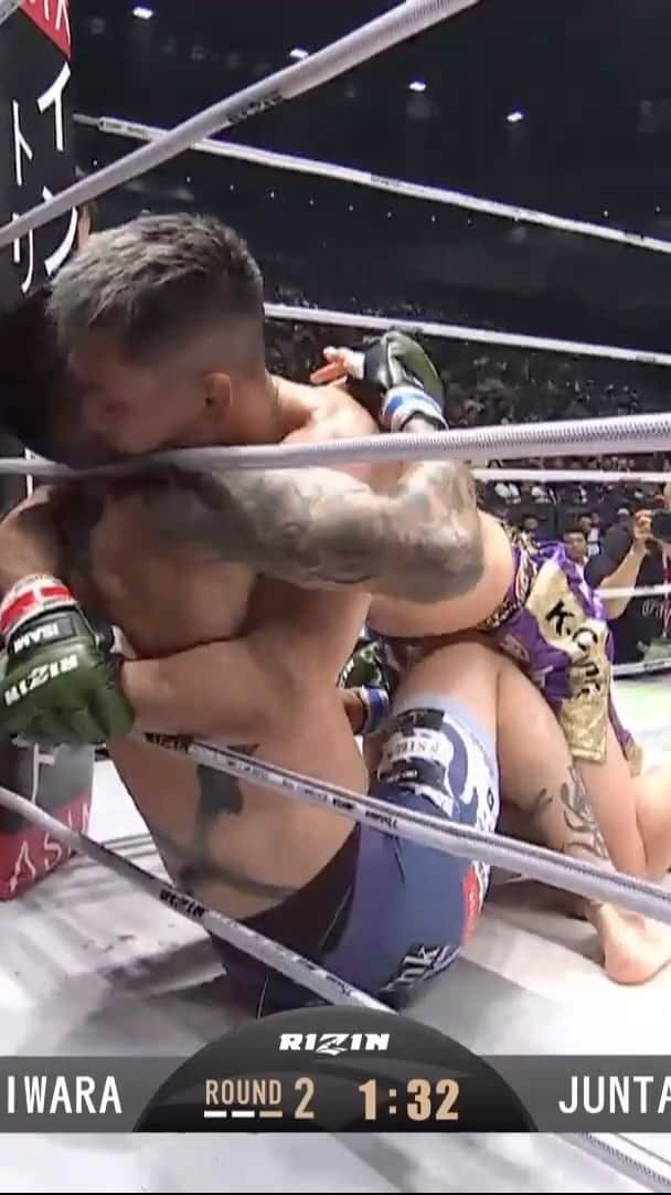 RIZIN FF OFFICIALのインスタグラム：「Ushiku gets to full mount! @juntaro0228   [ #RIZIN44 | @FiteTV PPV https://linktr.ee/rizinffofficialppv]」