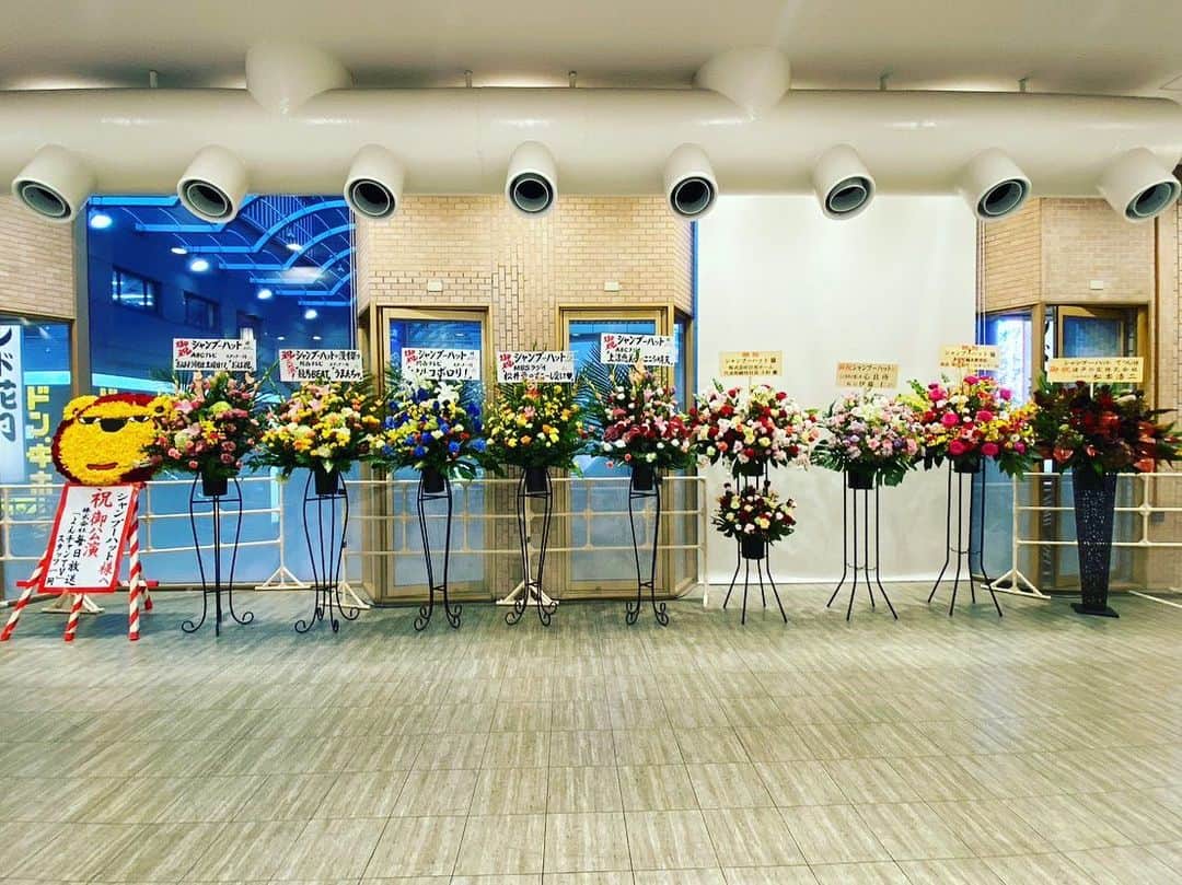 宮田麺児のインスタグラム：「まもなく　イベント たくさん　お花ありがとうございます  また　本番終わりあらためて　投稿しまーす！」