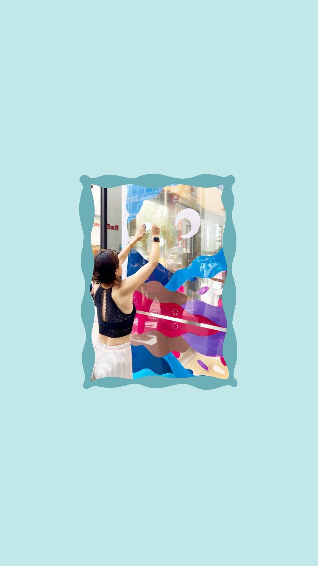 フランセス・スィーヒのインスタグラム：「9.16.2023 Intimissimi Shinjuku  Live Painting   Many thanks to @intimissimiartspace @takuma_kobayashi @stoke_paint   #インティミッシミ #新宿#ライブペイント#ウィンドーディスプレイ #店舗デザイン #シンメトリー#intimissimi #shinjuku #livepainting #windowart #windowartist #storedesign #symmetry #abstractlandscape」
