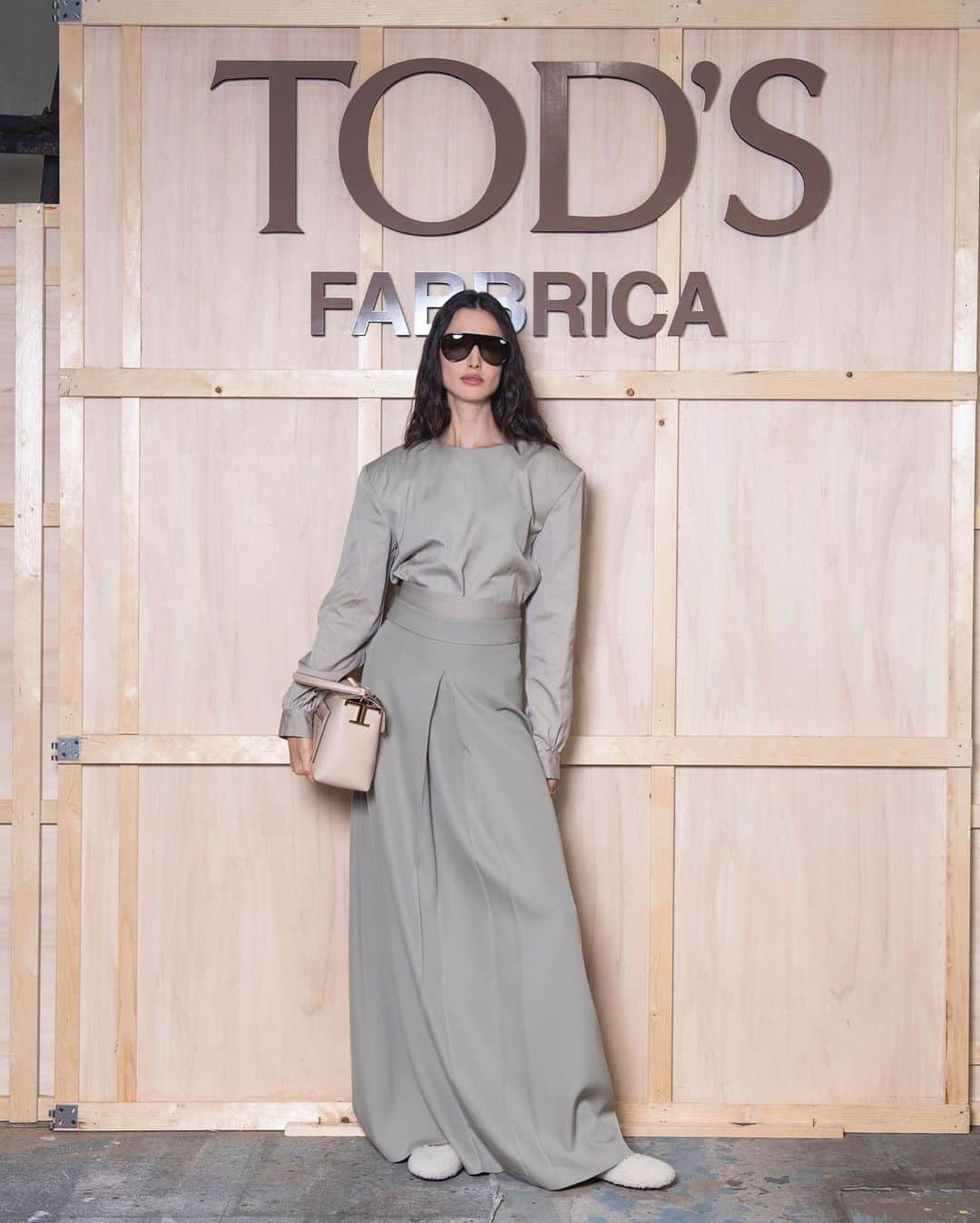 ブランカ・パディラさんのインスタグラム写真 - (ブランカ・パディラInstagram)「Beautiful concept for the @tods show, by honoring Italian craftsmanship and art through this venue. Bravo, Walter! Qué bellísimo concepto en el Laboratori Scala Ansado de Milán, donde la nueva colección de @walterchiapponi honra la tradición de artesanía italiana de la marca.  #Tods  #TodsSS24」9月24日 19時11分 - blancapadilla