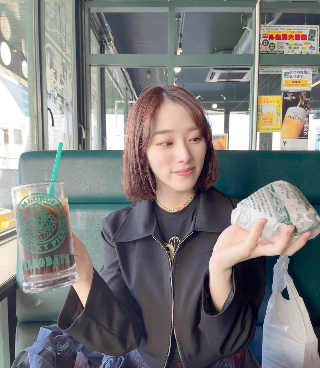 本田さとみさんのインスタグラム写真 - (本田さとみInstagram)「#ラッキーピエロ 🍔  二泊三日に食を詰め込みすぎた🥺🫰🏻  #函館 #函館グルメ #函館旅行 #ハンバーガー #北海道 #北海道旅行 #大食い」9月24日 19時15分 - kirimi_hm