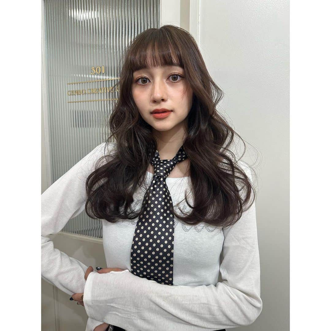 のインスタグラム：「暗髪ｷｭﾙﾝ ('ω')🖤」