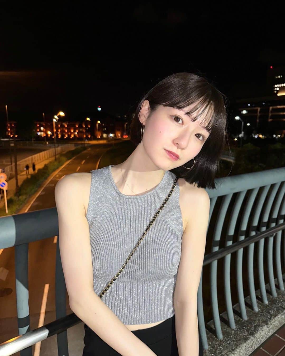 糸原美波さんのインスタグラム写真 - (糸原美波Instagram)「夜に写真撮るの好き 🌙  #ショート #ショートヘア #ボブ #ショートボブ」9月24日 19時23分 - minami_itohara