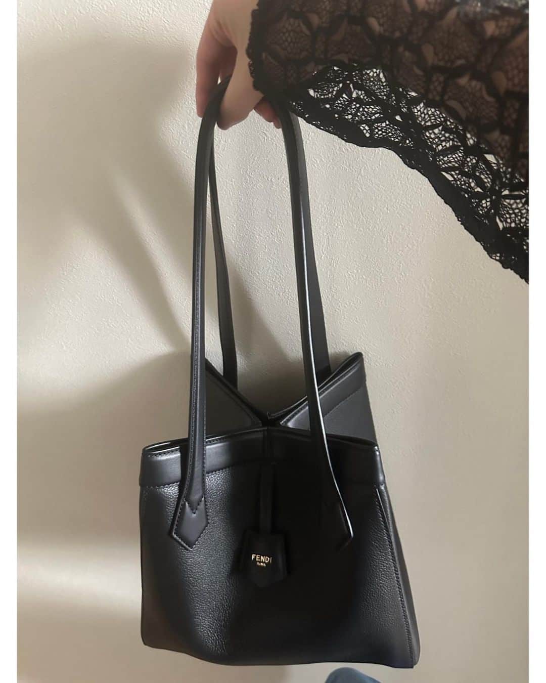 佐々木希さんのインスタグラム写真 - (佐々木希Instagram)「本日の私服。 ブラックコーデ。🖤  tops#iNtimite denim#yanuk belt#iNtimite bag#fendi」9月24日 19時23分 - nozomisasaki_official