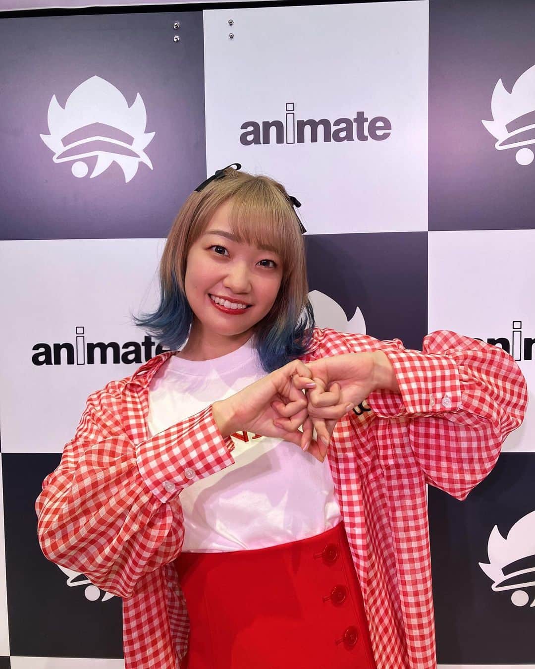 大橋彩香のインスタグラム：「本日はアニメイト池袋本店にて、 「Please, please!」発売記念イベントでした✨ お越しいただいた皆様ありがとうございました!  プリプリダンスもバッチリということで👌  それにしても、おニューの髪色似合ってますなぁ〜。(スタッフ)  #大橋彩香プリプリ  #大橋彩香」