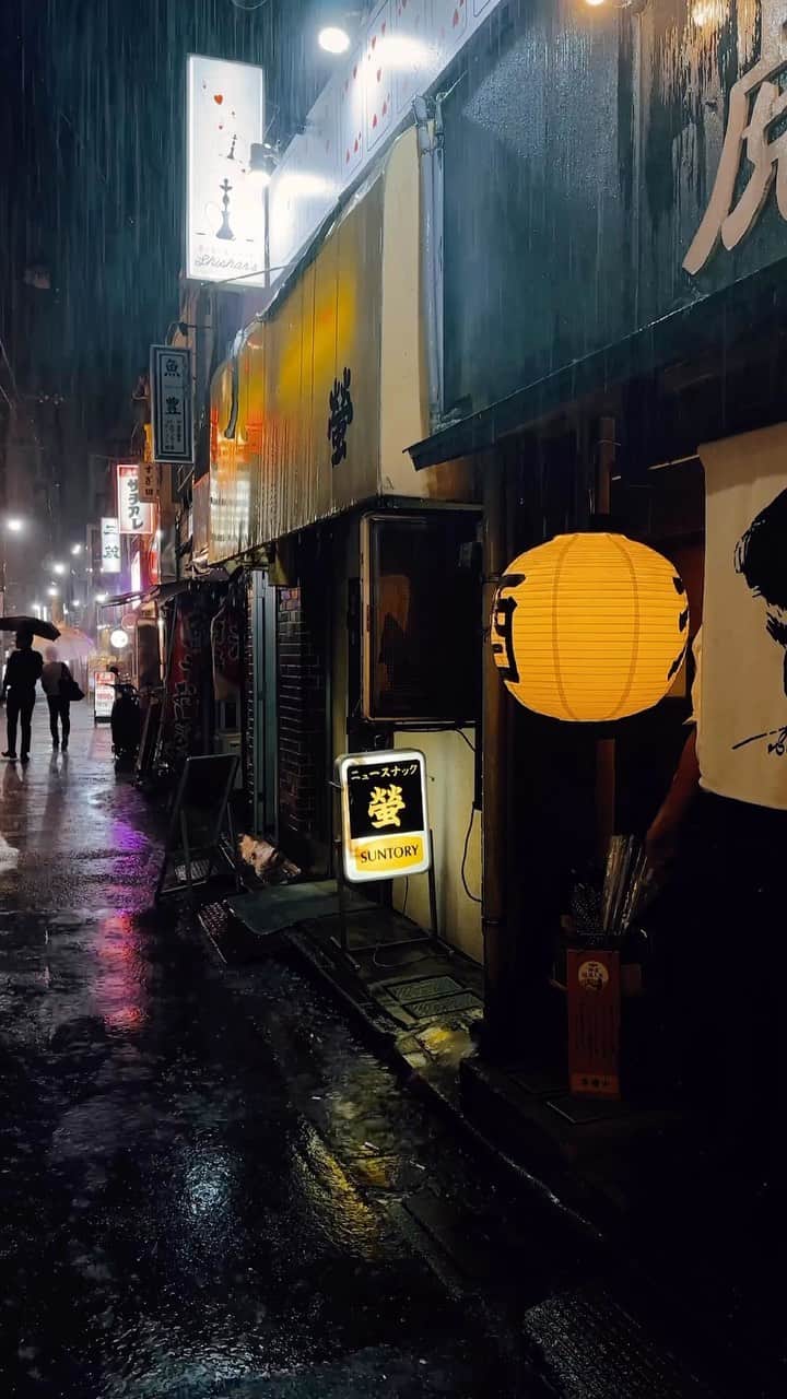 Kaiのインスタグラム：「(sound of Tokyo) smoking in the rain  - #tokyo #japan」